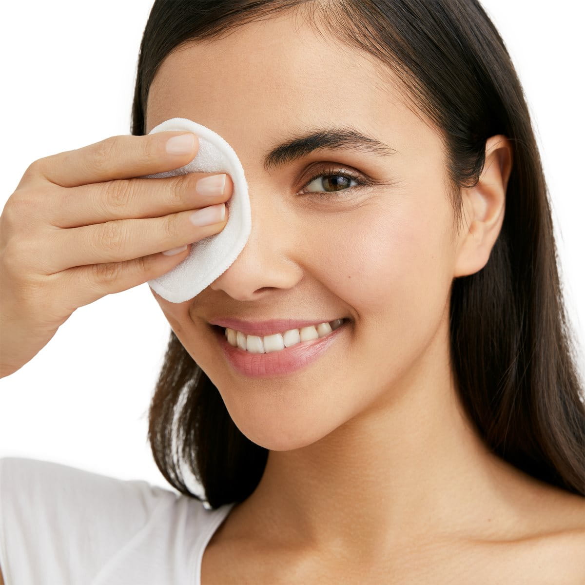 A mild but effective micellar eye makeup remover that removes even the